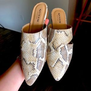 Super pretty “snake skin” slip on